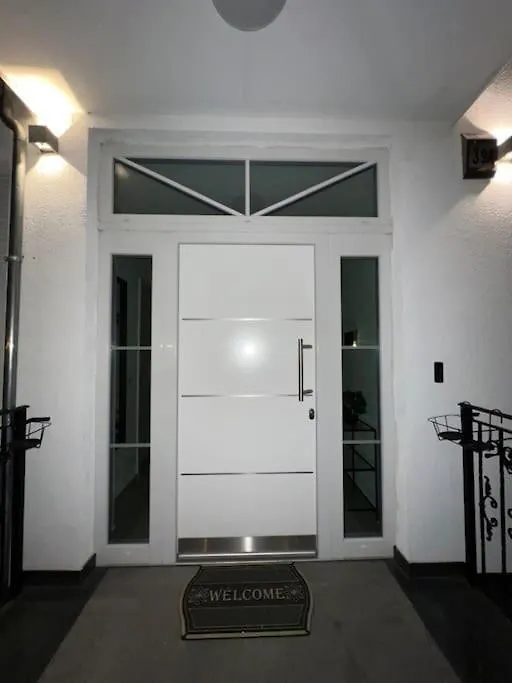 Luxus-Doppelhaushaelfte Im Ruhigen Blumenviertel Apartment Berlin Germany