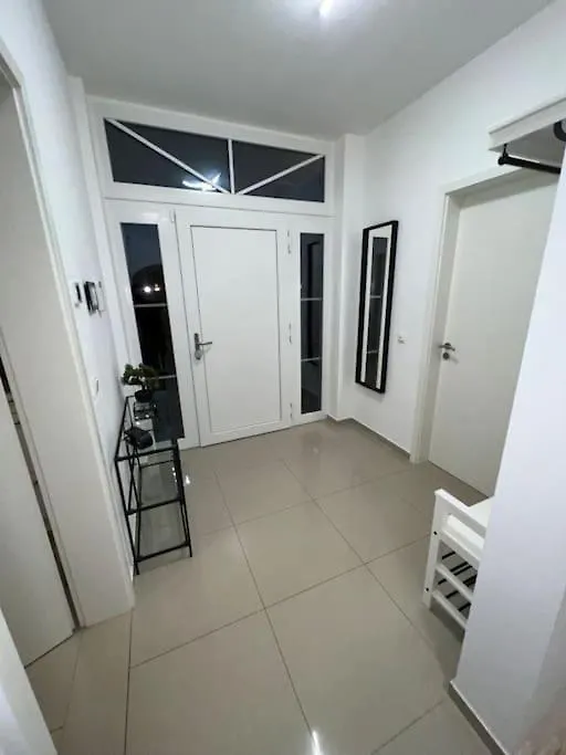 Luxus-Doppelhaushaelfte Im Ruhigen Blumenviertel Apartment Berlin