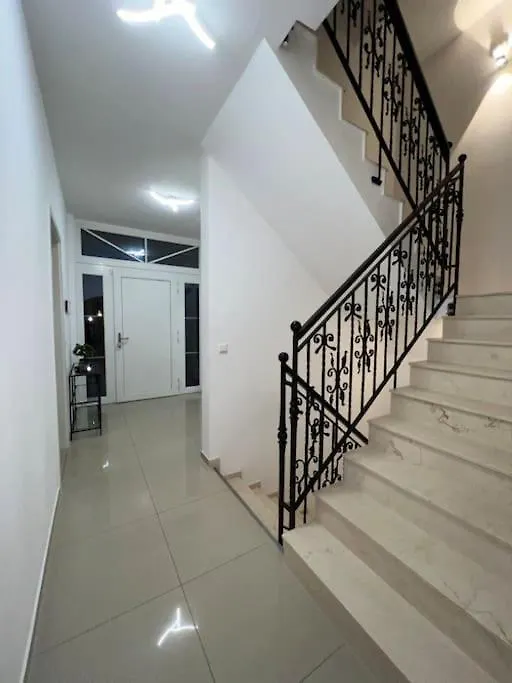 Ferienwohnung Luxus-Doppelhaushaelfte Im Ruhigen Blumenviertel Berlin Deutschland