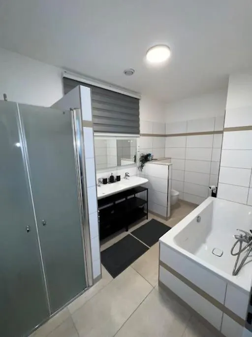 Ferienwohnung Luxus-Doppelhaushaelfte Im Ruhigen Blumenviertel Berlin Apartment