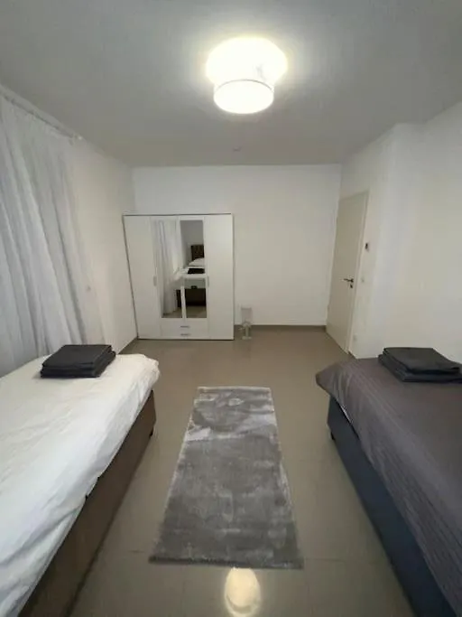 Luxus-Doppelhaushaelfte Im Ruhigen Blumenviertel Apartment Berlin