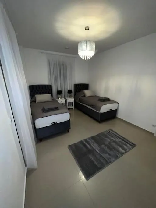 Luxus-Doppelhaushaelfte Im Ruhigen Blumenviertel Apartment Berlin