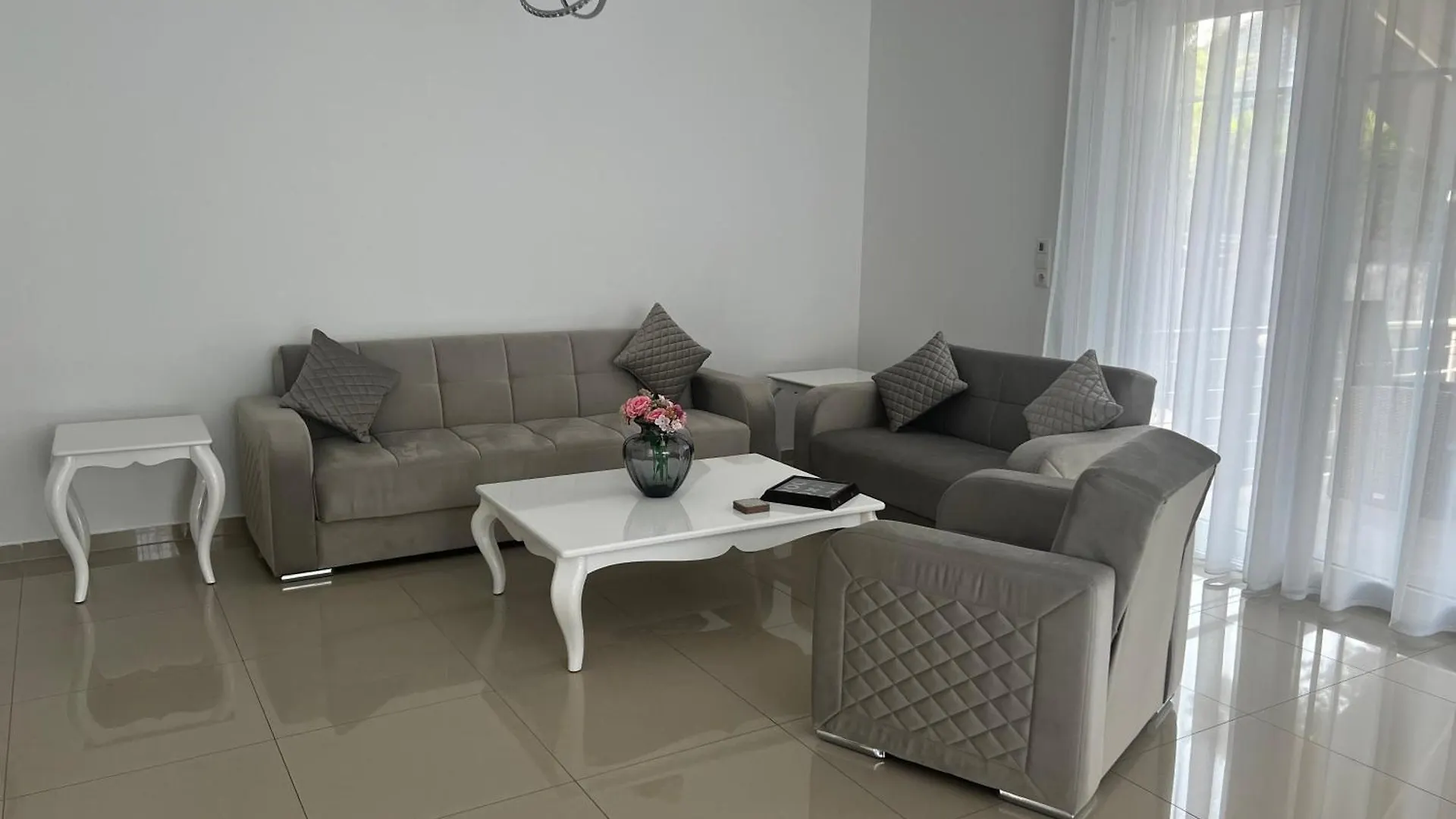 Luxus-Doppelhaushaelfte Im Ruhigen Blumenviertel Apartment Berlin
