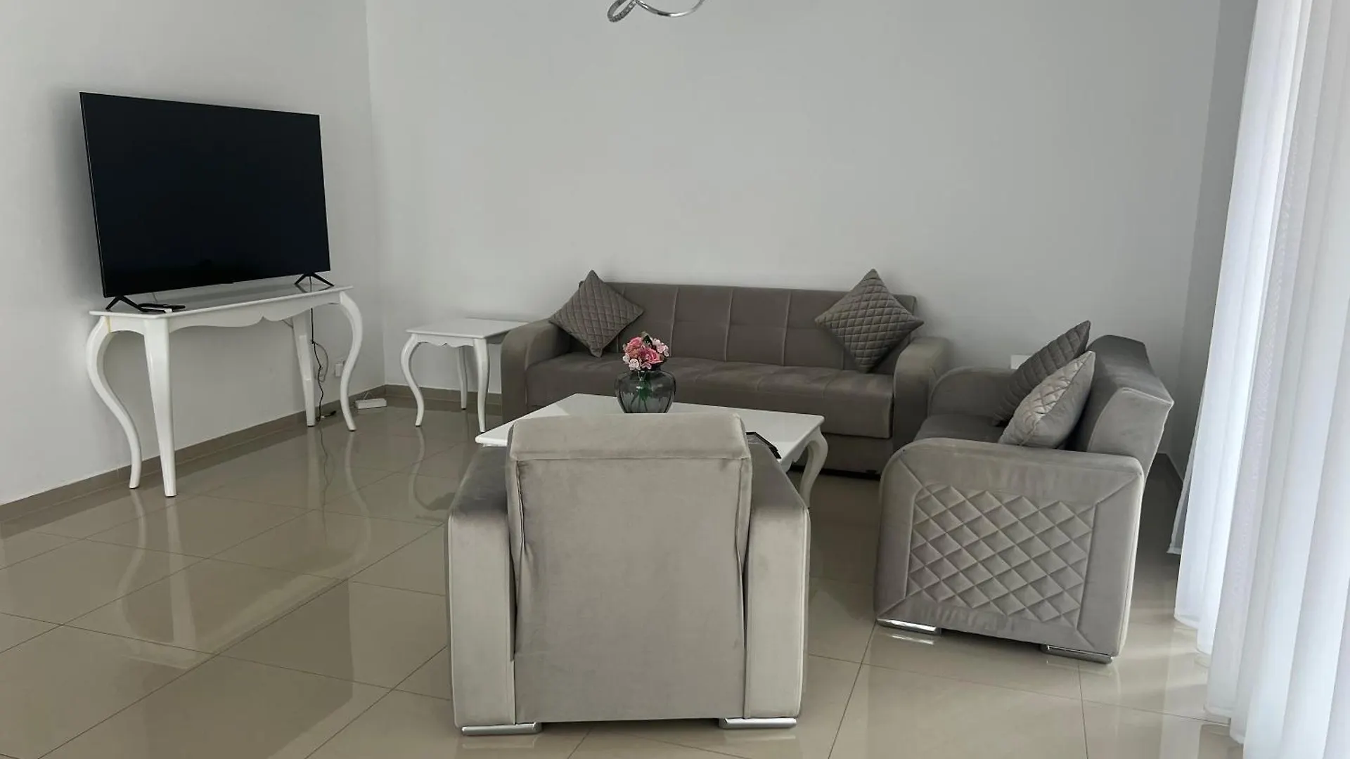 Apartment Ferienwohnung Luxus-Doppelhaushaelfte Im Ruhigen Blumenviertel Berlin Deutschland