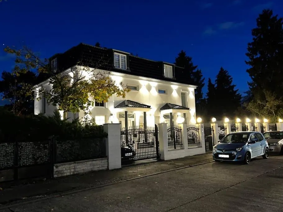 Luxus-Doppelhaushaelfte Im Ruhigen Blumenviertel Apartman Berlin