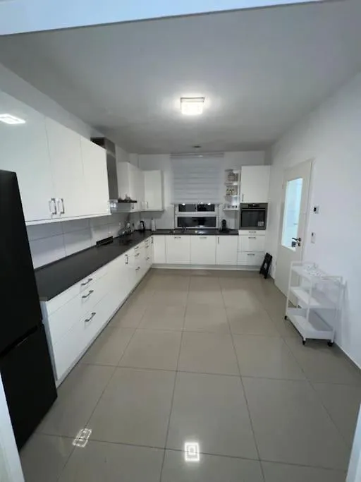 Luxus-Doppelhaushaelfte Im Ruhigen Blumenviertel Apartman Berlin
