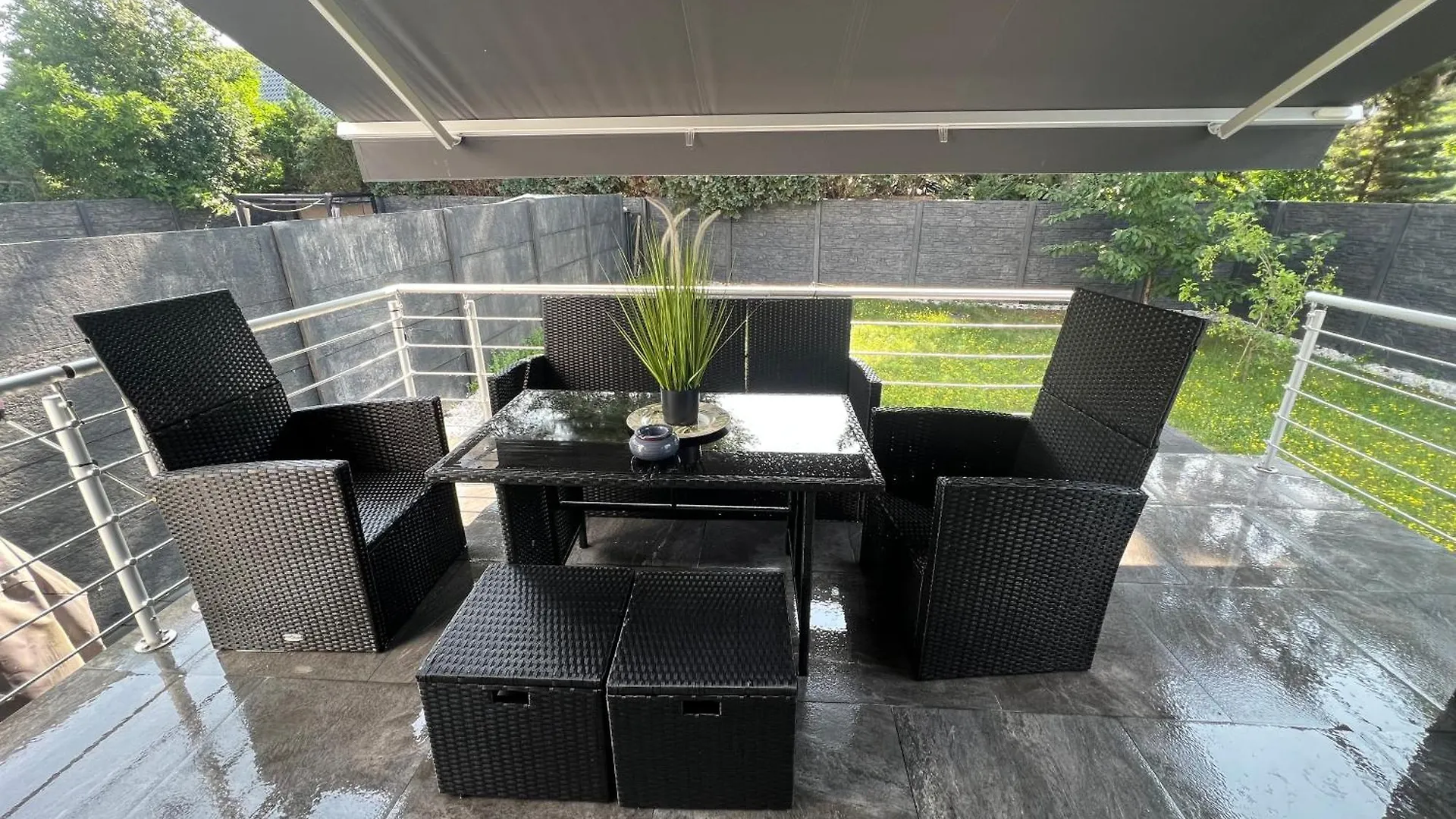 Luxus-Doppelhaushaelfte Im Ruhigen Blumenviertel Apartman Berlin 0*,  Németország